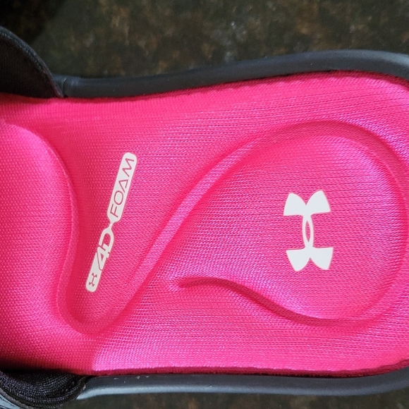 Under Armor Ignite IX Slide Sandals Adjustable Hot Pink/Black  Girls Size 4  NEW - Picture 6 of 7